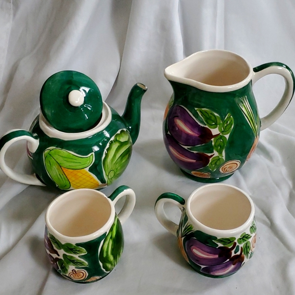 Vintage Wang pitcher, kettle and 2 mugs